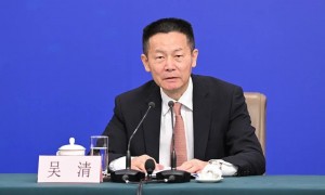 “稳住股市”首入报告，吴清谈资本市场下一步｜两会时间