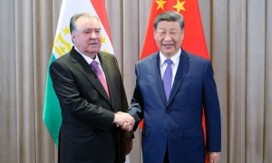 习近平会见塔吉克斯坦总统拉赫蒙