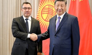 习近平会见吉尔吉斯斯坦总统扎帕罗夫