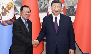 习近平同柬埔寨人民党主席、参议院主席洪森会谈