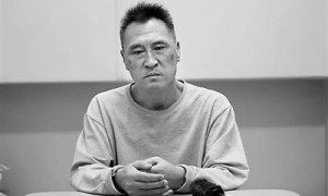 “一把手”成了“一霸手”！这名贪官三观严重错位