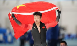 第三金！速度滑冰100米高亭宇摘金