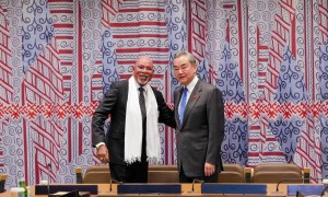 王毅会见乌干达外长奥东戈