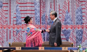 王毅会见玻利维亚外长索萨