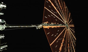 天问二号传回新图片 太阳翼展开如同一把“太阳伞”