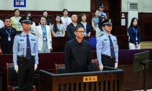 有期徒刑七年 南方电网原党组成员龙飞受贿案一审宣判