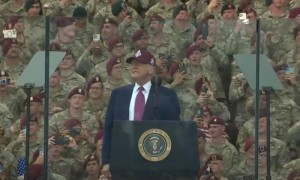 特朗普演讲现场竖起巨型防弹玻璃(图)