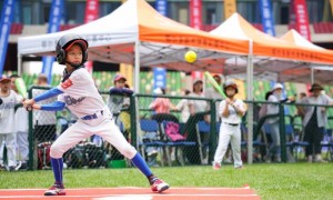 “奔跑吧·少年”软式棒垒球联赛总决赛在鄂尔多斯开幕