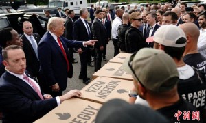 “亲自上街巡逻”？特朗普取消计划，以发汉堡披萨代替