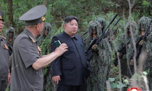 金正恩视察朝鲜人民军总参谋部直属特种作战训练基地