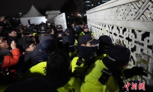 韩国戒严事态有人受伤 国会全面禁止国防部职员和警察出入