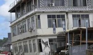 侨领述震后的瓦努阿图：四层楼房变成三层