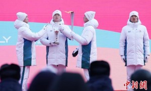 120名火炬手在“双亚冬之城”哈尔滨完成亚冬会火炬传递
