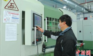 （新春走基层）探访浙江上虞台企生产车间：人机协作加速“开门红”