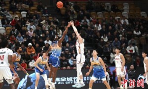 首届CBA俱乐部杯赛决战古城 揭幕战新疆胜浙江