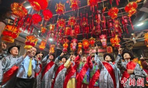（新春走基层）“闽台东石灯俗”在晋江举办 逾百位台胞同数一宫灯