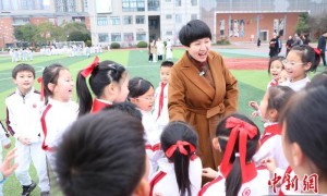 刘希娅代表：躬身讲台30载，不拘一格育人才