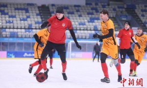 上合组织雪地足球赛 俄罗斯球队与印度球队会师决赛