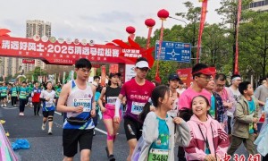 2025清远马拉松赛鸣枪开跑