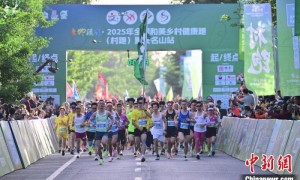 四川名山：3000人在千亩茶园间尽享全国“村跑”
