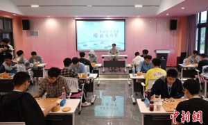 世界围棋“八冠王”助阵 北京大学棋手获登瀛杯·大学生围棋邀请赛冠军