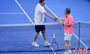 申花主帅跨界打网球 2025ITF国际网球大师赛MT200上海站举行