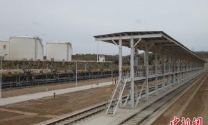 青藏高原首条航油铁路运输通道启用