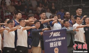 2025年NBL揭幕战打响 香港金牛队主场击败长沙勇胜队