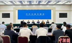 国务院新闻办在青海举行“推动绿色发展”中外记者见面会
