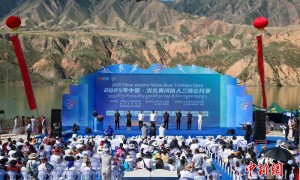 百名选手角逐2025年中国·尖扎黄河铁人三项公开赛