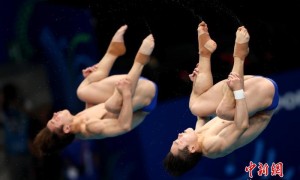 世锦赛：中国跳水新组合摘金 覃海洋百米蛙泳夺冠
