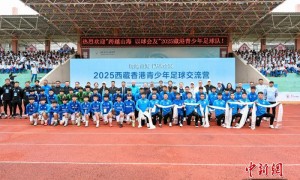 藏港青少年足球友谊赛在西藏林芝市举行 共庆自治区成立60周年