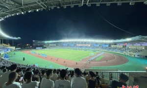 “扬超”揭幕战在高邮打响 业余赛事持续引发全民足球热情