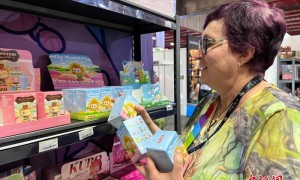 在非洲动漫展遇见中国潮玩