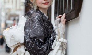 艾什莉体模小姐姐晒全新美照 身穿和服漫步在街头！