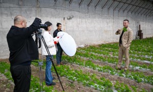 “馕言文”火出圈，新疆小伙花式助农走红
