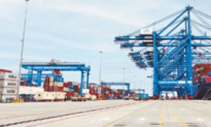 “畅通共建‘一带一路’的物流筋络”（共建“一带一路”·第一现场）