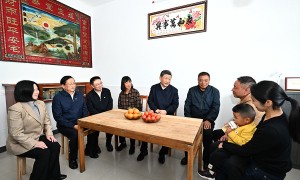 学习进行时｜习近平总书记的“板凳座谈会”