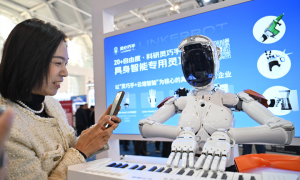 新华网财经观察｜人形机器人加速进入日常生活