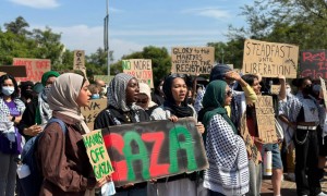 美国政府威胁停止4亿美元拨款 哥伦比亚大学“从了”