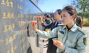 清明祭英烈 最好的纪念是传承