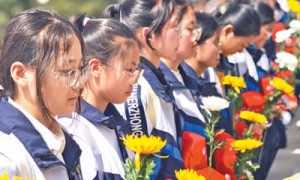 “这堂思政课，我们会继续传承、行走下去”（在现场）