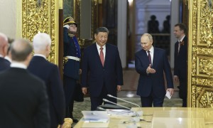 “不为一时一事所惑，不为风高浪急所扰”