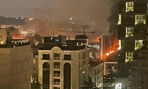 以军称空袭伊朗国防部总部、核计划总部及多处石油设施