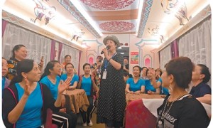 慢旅深游，乘火车享受老年生活（民生一线·银发经济促消费）