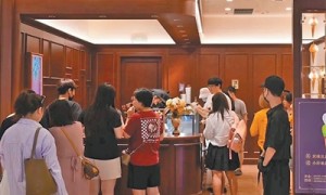 从尝鲜到长线，首店经济持续升温（中国消费向新而行）