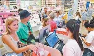 “退税过程比喝杯咖啡还快”（中国游中国购）