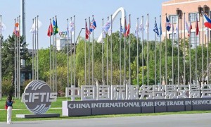 时政微观察丨推动全球开放合作的中国担当