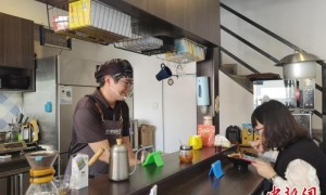台湾夫妇的“佛系人生”：医师跨界开小吃店以食会友