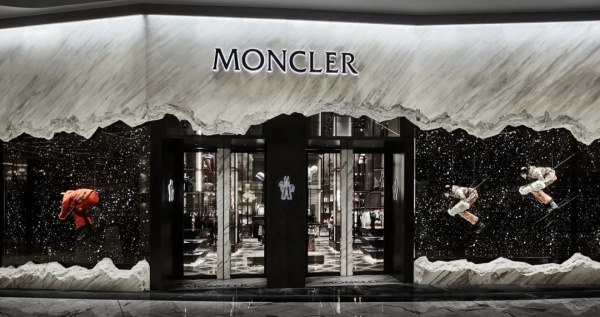 午报 | Moncler 业绩大幅放缓；鄂尔多斯服装业务去年坚挺收入破40亿